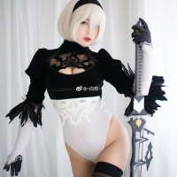 白烨cos9