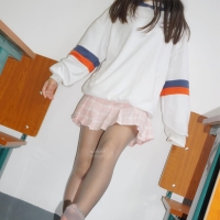 妮妮爱穿肉丝的女同学24
