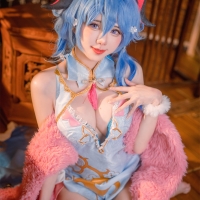 Sally Dorasnow 甘雨旗袍3