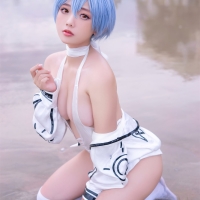 Messie Huang 绫波丽泳装1