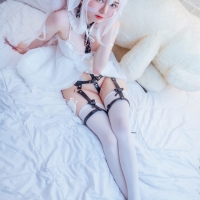 Sally Dorasnow 樱花初音1